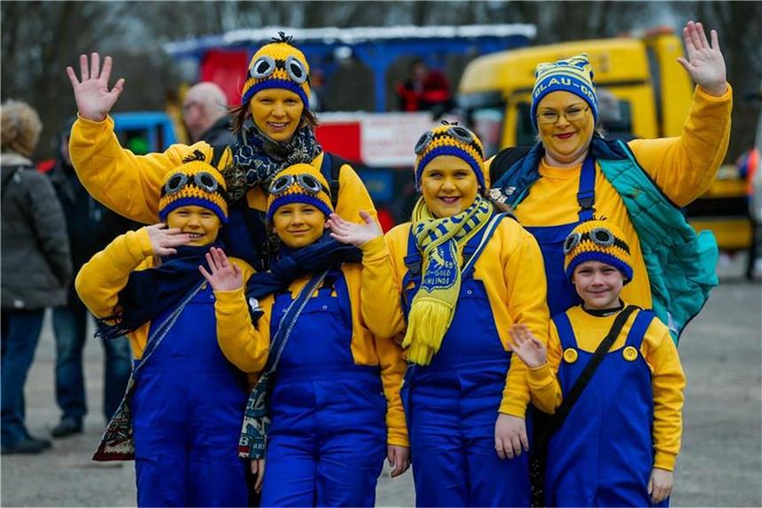 Auf diesen Partys tanzen Dortmunds Narren So war’s beim Dortmunder Rosenmontagszug 2017.