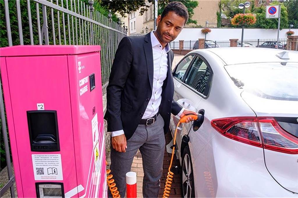 So werden die neuen Hochleistungs-Ladesäulen für die Telekom-Tochter Comfort Charge aussehen.