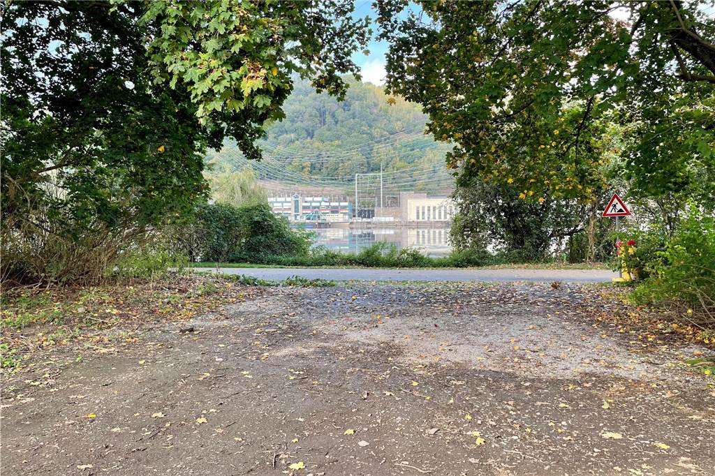 Freizeitzentrum der Superlative entsteht bis zur Landesgartenschau 2027 So wie auf diesem Foto soll es auch beim neuen Seepark immer wieder Durchbrüche in Richtung See geben.