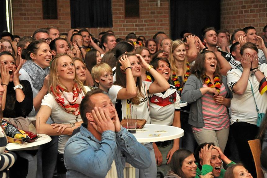 Die ersten Termine für das Rudelgucken stehen fest So wie bei der Weltmeisterschaft 2014 können Fußballfans auch in diesem Jahr im Bürgerhaus mitzittern.