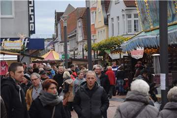 So wie bei einem früheren verkaufsoffenen Sonntag im Advent sieht es dieses Jahr sicher nicht aus - denn der Weihnachtsmarkt findet ja wegen Corona nicht statt.