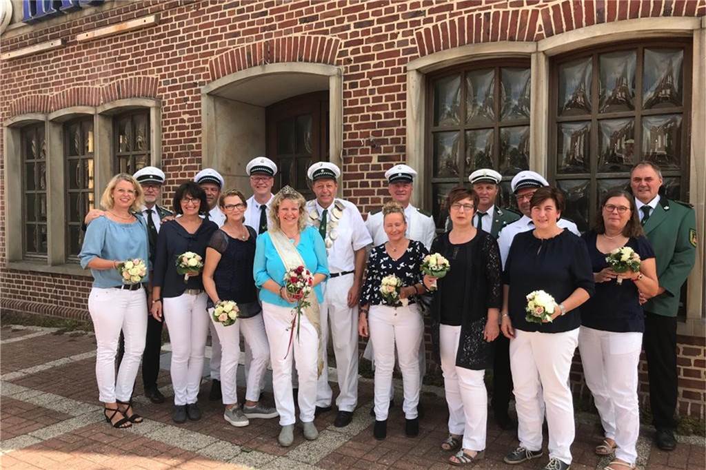 Einmalig: Drei Schützenvereine feiern in Nordkirchen gemeinsames Schützenfest So wie der Hofstaat des Bürgerschützenvereins Nordkirchen mit dem Königspaar Christoph Heitkamp und Martina Baumeister sollen auch die anderen Regenten mit ihrem Gefolge mal wieder zu ihrem Recht kommen.