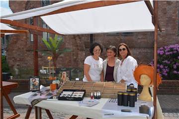 So wie hier am Stand von Optik Bellendorf beim Feierabendmarkt sollen die Neuanschaffungen der DIA aussehen.