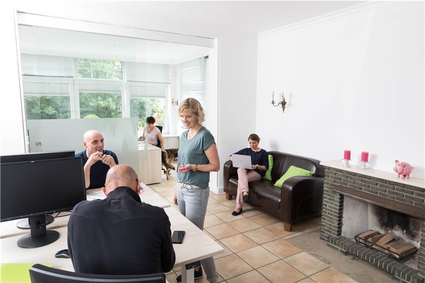„Coworking Spaces“: Gibt es Nachfrage nach gemeinsamen Arbeitsplätzen? So wie hier könnte auch bald in Ahaus ein zumindest temporärer Co-Working-Space entstehen.