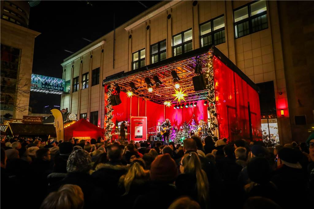 Wie stehen die Chancen für den Dortmunder Weihnachtsmarkt 2020? So wie im Dezember 2019, als Philipp Dittberner vor einer großen Menschenmenge spielte, wird der diesjährige Weihnachtsmarkt wohl nicht aussehen. Sofern er denn stattfindet.