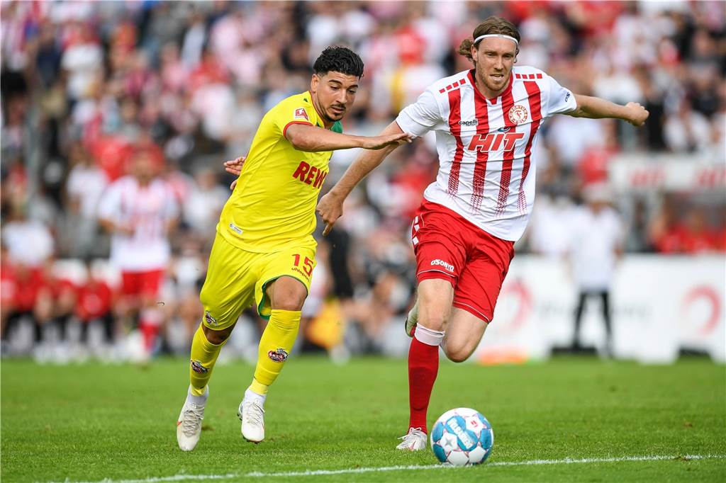 Ex-BVB-Profi durfte in der 2. Liga nicht mehr mittrainieren und hat jetzt wieder Spaß am Fußball Sören Dieckmann (r.) im Trikot des SC Fortuna Köln.