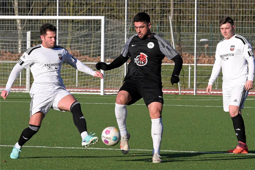BV Brambauer verliert torreichen Test gegen den VfL Kemminghausen Sören Dvorak im Zweikampf.
