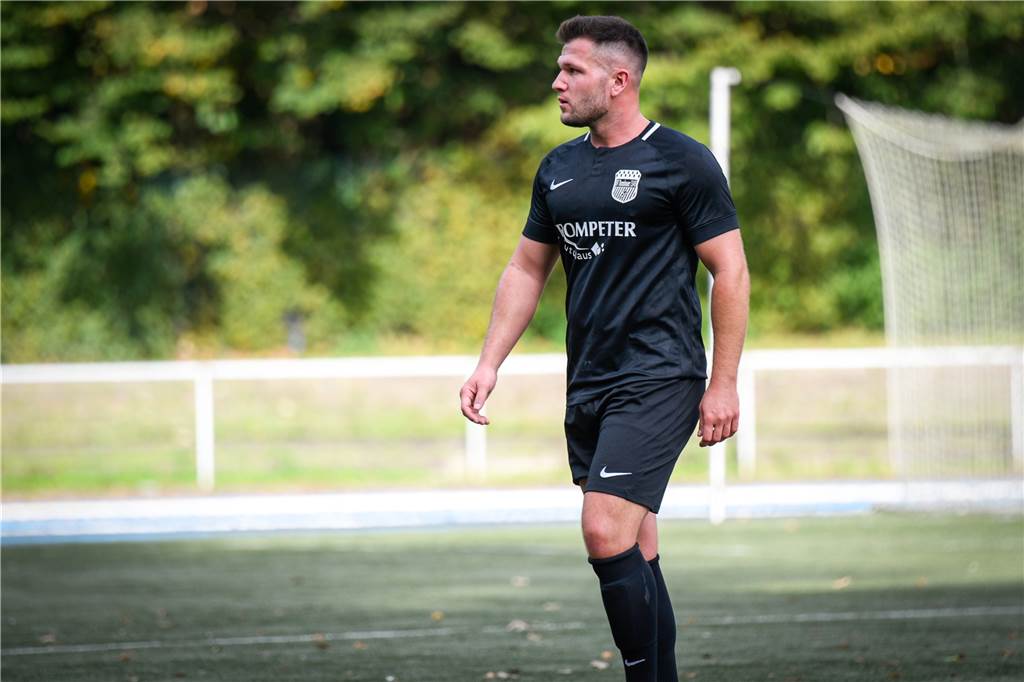 Rote Karten und Torspektakel in der Schlussphase: BV Brambauer II gewinnt Abstiegskracher Sören Dvorak schnürte beim Spiel des BV Brambauer II gegen Ay Yildiz Derne einen Fünferpack und bringt das Team näher an die Nicht-Abstiegsplätze heran.