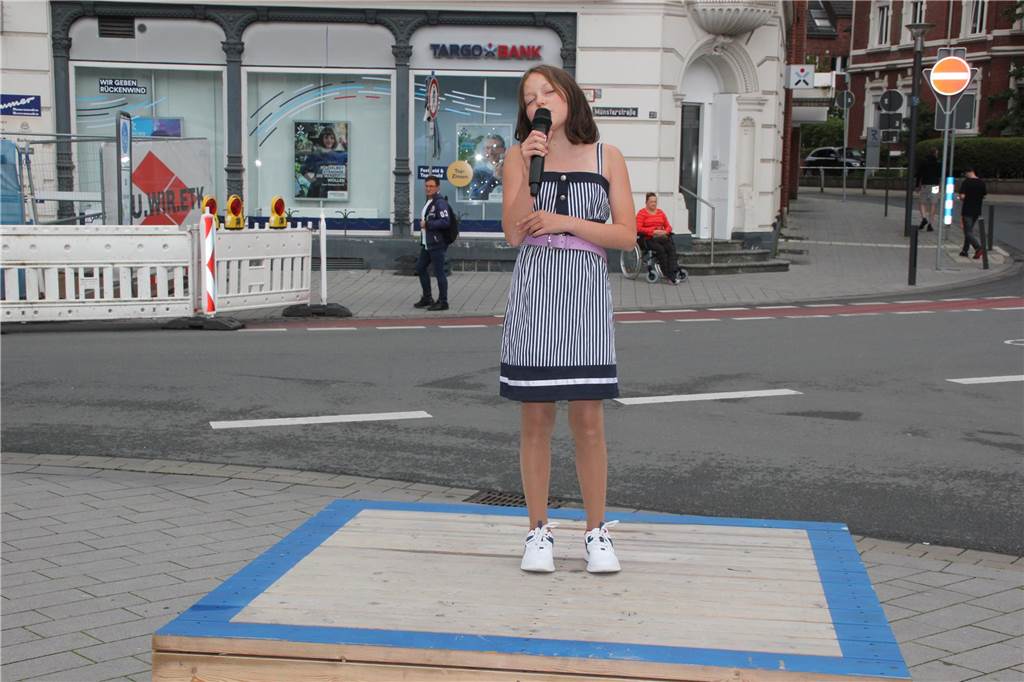 Sofia Schovkoschitnja sorgte für eine Gesangseinlage.