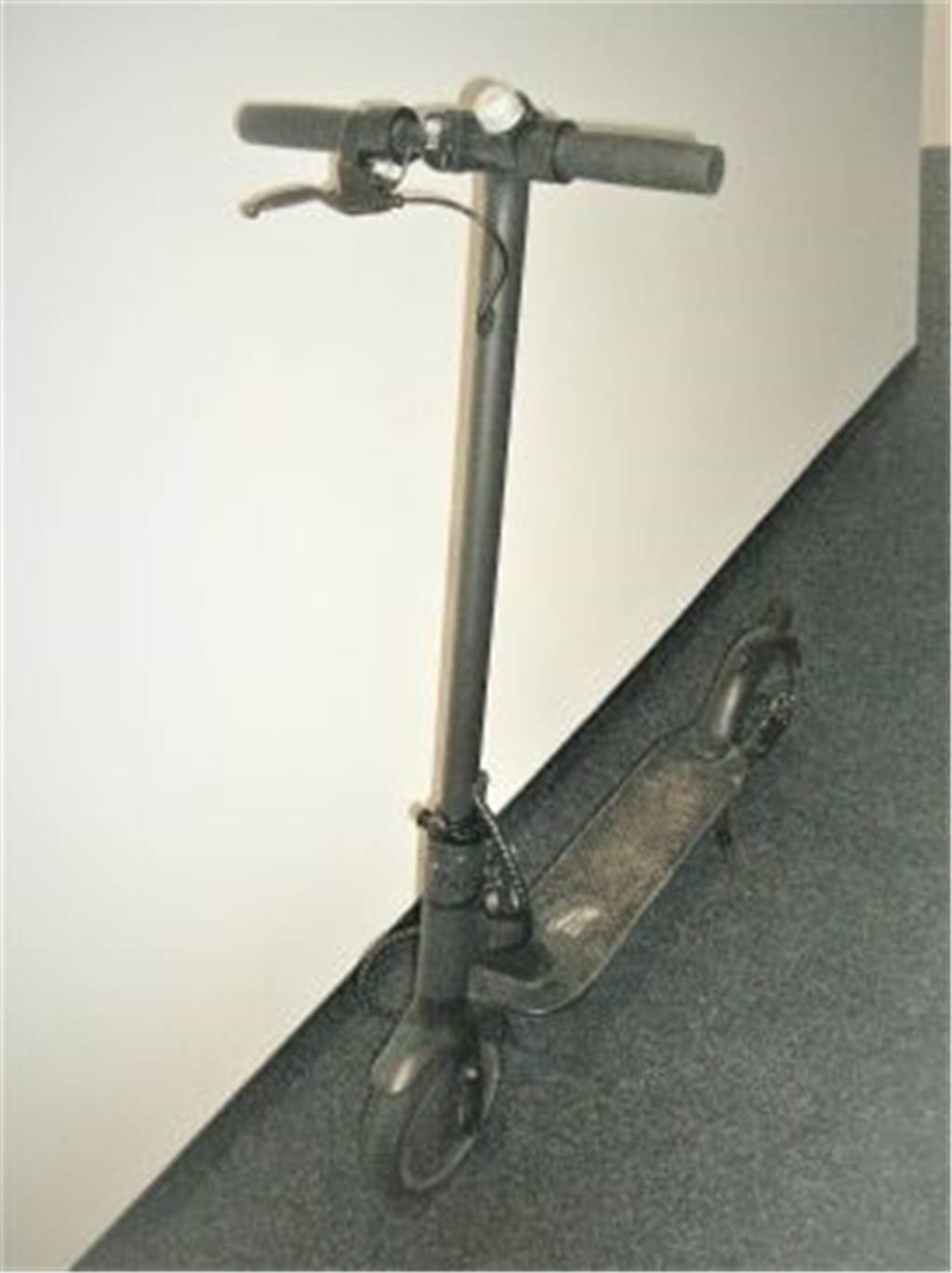 Diebesgut sichergestellt: Wem gehören diese gestohlenen Gegenstände? Sogar ein Roller wurde sichergestellt.