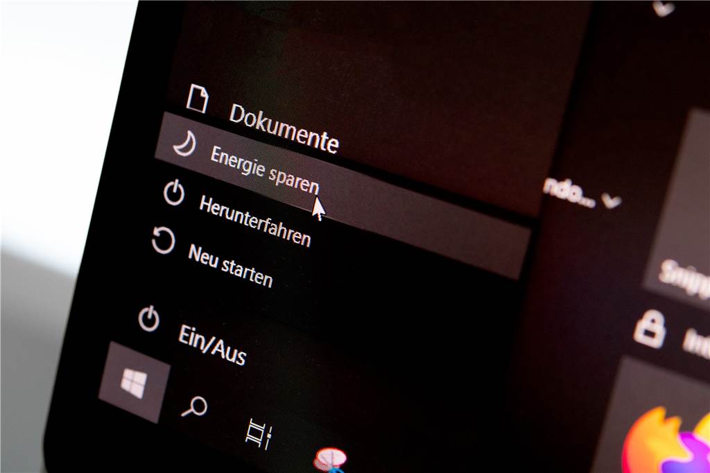 „Die Hauswand mit Efeu zu begrünen ist viel günstiger als zu sanieren“ Sogar im Energiesparmodus verbraucht ein Computer Strom. Aber weniger als mit dem Bildschirmschoner. Der Experte rät allerdings, Schoner mit Bewegtbild auszustellen, weil sie mehr Energie verbrauchen.
