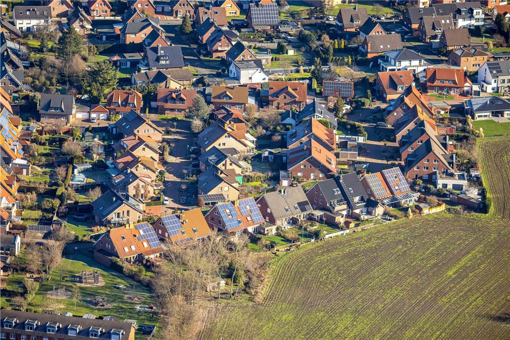 Nach hitziger Debatte: Neues Regelwerk für Baugebiete bleibt bestehen Eine Wohnsidelung in Werne aus der Luft betrachtet.