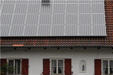 Solaranlagen sollten im Frühjahr auf ihre Leistungsfähigkeit überprüft werden. Foto: Andreas Gebert