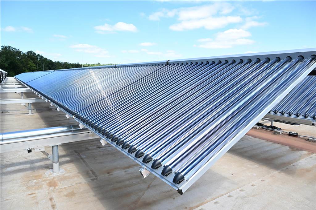 Stadtlohn plant klimaneutrales Heizen: Wärmeplanung auf den Weg gebracht Eine Solarthermieanlage auf dem Dach einer Industriehalle