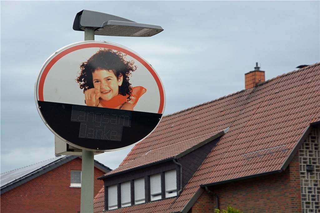 Geschwindigkeits-Kontrollen in Werne: Blitzt die Stadt bald auf eigene Faust? Solche elektronischen Anzeigetafeln gibt es an mehreren Stellen im Werner Stadtgebiet.