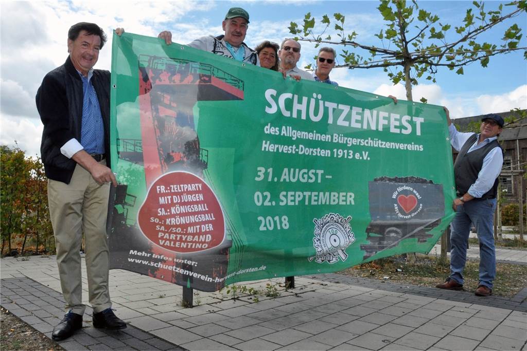 Ein Schützenfest in Dorsten steht in der bisherigen Form vor dem Aus Hervester Schützen mit Fahne