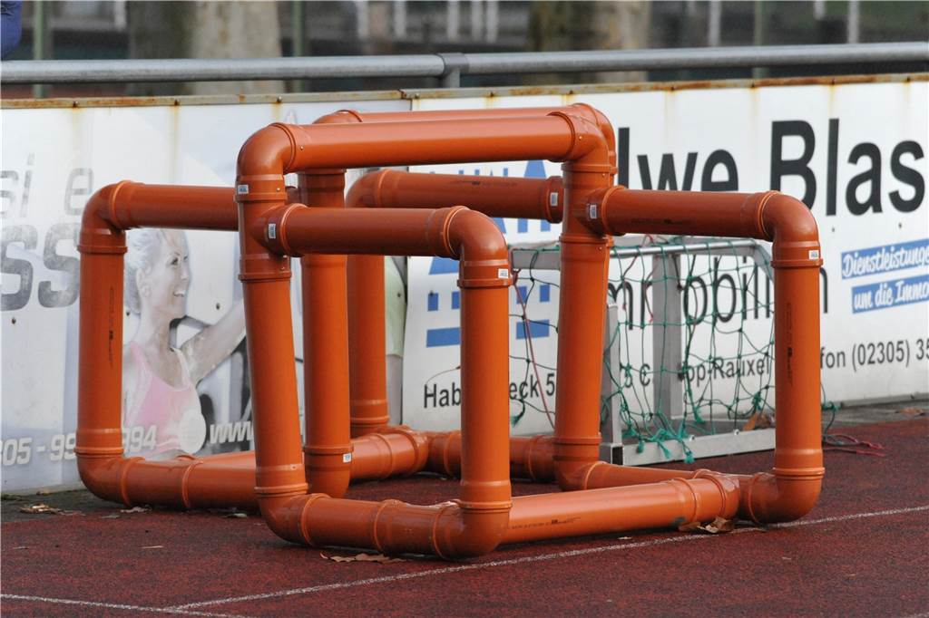 Fußballkreis setzt DFB-Reform um: Mini-Teams für Mini-Kicker Solche selbstgebastelten Tore werden bei einigen Vereinen schon jetzt für Kleinfeldfußball eingesetzt.