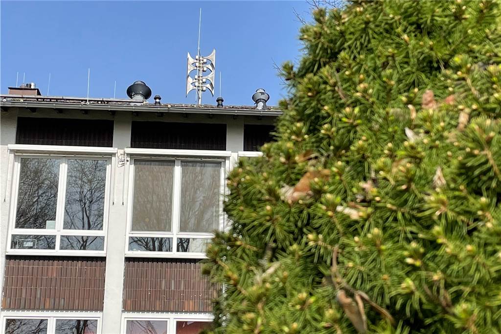 Solche Sirenen stehen auf vielen öffentlichen Gebäuden im Stadtgebiet. Diese ertönt bei einem Alarm in Dingen.