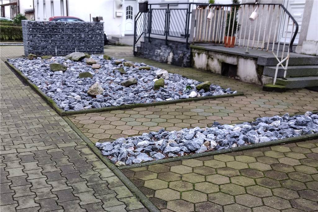 Grüne in Werne fordern Entsieglung öffentlicher und privater Flächen Solche "Steinwüsten" im Vorgarten wollen die Grünen auch auf privaten Flächen nicht sehen. Mit dieser Vorstellung stehen sie aber nicht alleine dar. In Wernes künftigen Wohngebieten soll eine derartige Gestaltung von Vorgärten untersagt sein. Da sind sich die Parteien schon länger weitgehend einig.