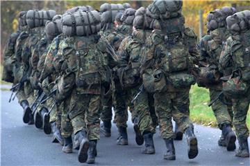 Soldaten in der Grundausbildung: Der Bundeswehrverband warnt eindringlich vor einer Überforderung der Truppe. Foto: Stefan Sauer