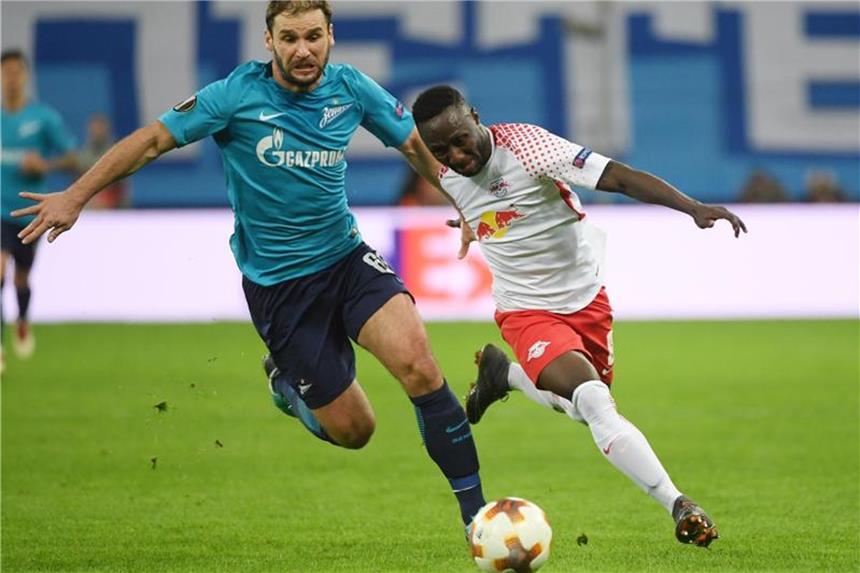 UEFA untersucht rassistische Gesänge bei Zenit gegen Leipzig Soll beim Europa-League-Rückspiel in St. Petersburg rassistisch beleidigt worden sein: Leipzigs Naby Keita (r). Foto: Hendrik Schmidt