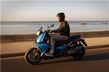 Soll voraussichtlich in der ersten Jahreshälfte 2018 kommen: der BMW-Roller C 400 X. Foto: BMW/dpa-tmn