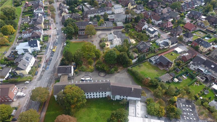 Schulleiter äußern Sorgen vor dem Umzug Sollten beide Hauptschulen an die Marler Straße ziehen, ziehen sie in die Gebäude der ehemaligen Astrid-Lindgren-Schule (r.) und der Johannesschule (l.). Dafür muss sich in diesen Schulgebäuden aber einiges tun, fordern die Schulleiter der Hauptschulen.