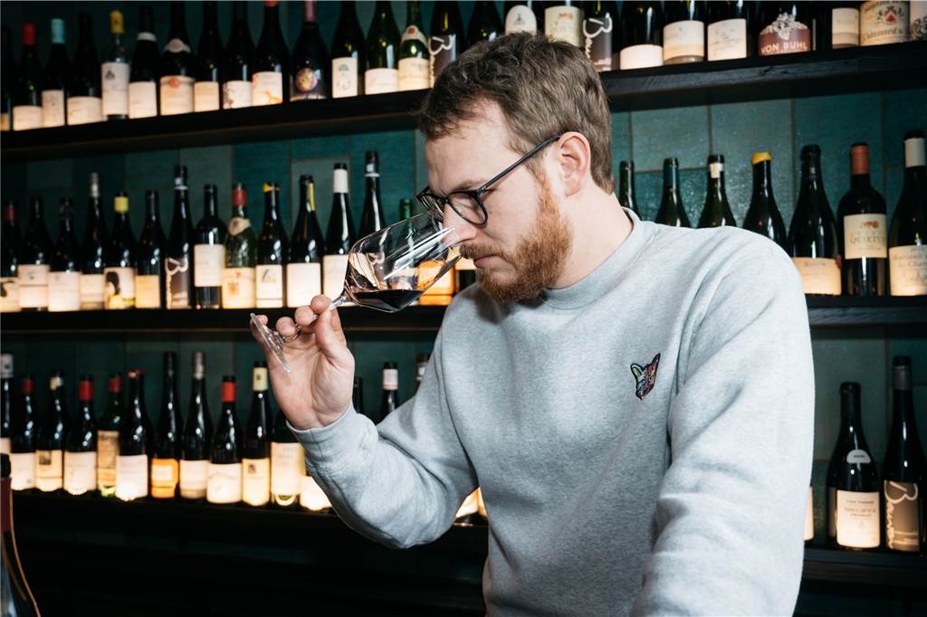 Bochumer Restaurant um Star-Sommelier aus Dortmund setzt auf die Fünf Sommelier und Koch Tibor Werzl, hier allerdings im Restaurant "Zum Grünen Gaul" in Bochum-Ehrenfeld.