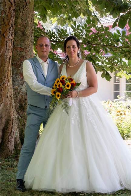 Sonja und Steffen Porsch reisen 1500 Kilometer zu ihrer Hochzeit Sonja (geborene Moritz) und Steffen Porsch reisen nach der Hochzeit in Castrop-Rauxel zurück zu ihrem Lebensmittelpunkt in Norwegen.
