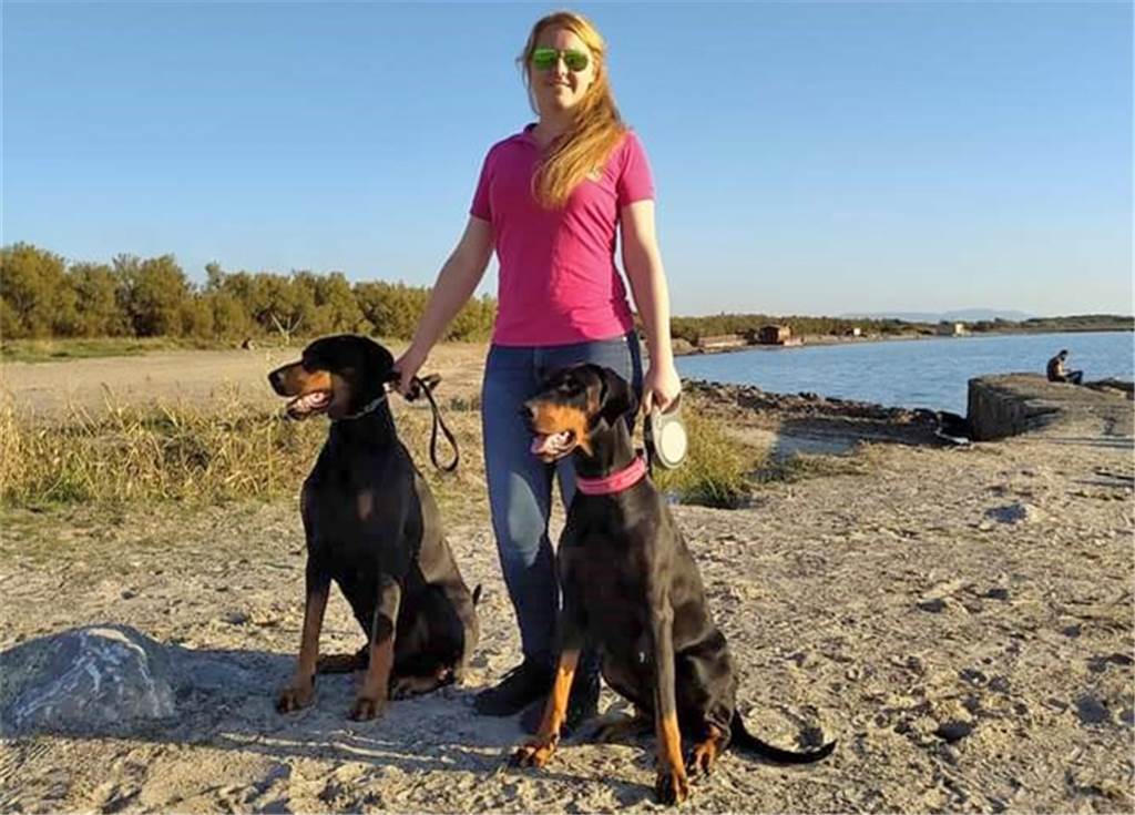 Sonja Lanfer (32): Stadtlohnerin verlor mit elf ihr Herz an den Dobermann Sonja Lanfer mit ihren Hunden am Strand von Vada, neben Stadtlohn ihre zweite Heimat.