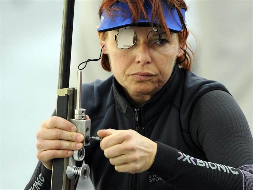 Schießen: Zwei Meistertitel für Sonja Pfeilschifter Sonja Pfeilschifter holte sich den deutschen Meistertitel mit dem Luftgewehr und im Dreistellungskampf. Foto: Marius Becker