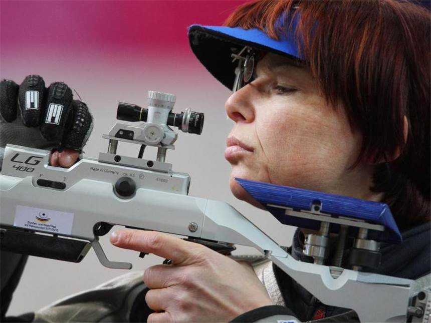 Gold und Bronze für Pfeilschifter: «Supergeiler Abschluss» Sonja Pfeilschifter schoss sich auf den dritten Platz. Foto: Geoff Caddick