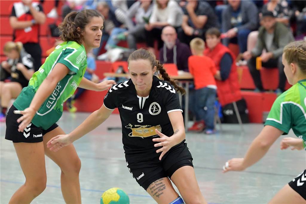 Transfer-Coup: Handballerinnen des TV Werne begrüßen Winter-Neuzugang aus der Oberliga Sonja Plotek (M.), hier noch im Trikot des VfL Brambauer, läuft ab sofort beim TV Werne in der Landesliga auf.