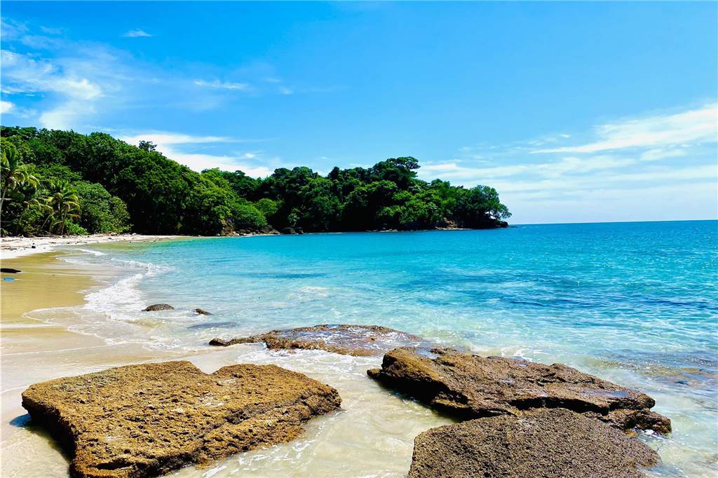Dortmunder Extremsportler springt aus Helikopter auf einsame Insel: „Gab kein zurück mehr“ Insel in Panama.