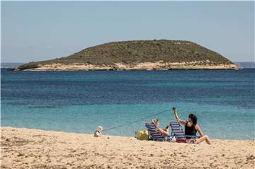 Sonne, Strand, Meer und mehr: Das wünschen sich jetzt viele und theoretisch können auch schon Reisen gebucht werden. Die Verbraucherzentrale NRW weiß, worauf bei der Buchung geachtet werden sollte.