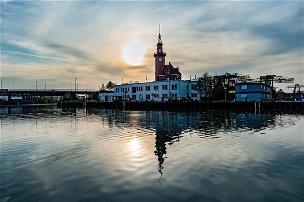 Idyllischer Genuss: 7 Biergärten und Picknickplätze in NRW blick auf den dortmunder hafen