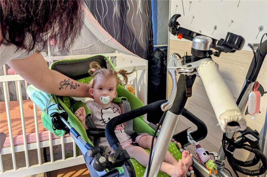 Für behinderte Tochter (2): Eltern suchen verzweifelt einen Garten Sophie im Taga-Bike