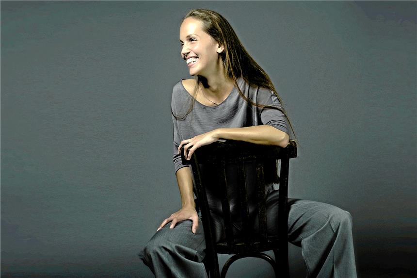 Sopranistin Irina Simmes bringt der neue Dortmunder Opernintendant, Heribert Germeshausen, vom Theater Heidelberg mit nach Dortmund. Foto: Agentur Renick