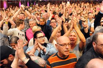 Sorge um Infektionsgefahr? Die Solidarfonds-Schlagerparty findet im März in der Europahalle statt - ungeachtet der Ausbreitung des Coronavirus.