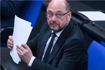 Sorgenvolles Gesicht: SPD-Chef Martin Schulz verfolgt die Plenarsitzung des Bundestages. Foto: Bernd von Jutrczenka