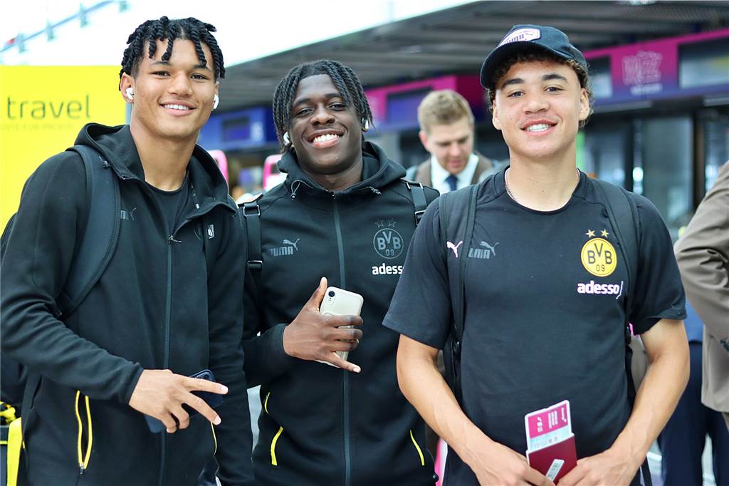 BVB-U19 vor Showdown in Kopenhagen: Paris Brunner legt eine rasante Entwicklung hin Paris Brunner mit seinen BVB-Teamkollegen.