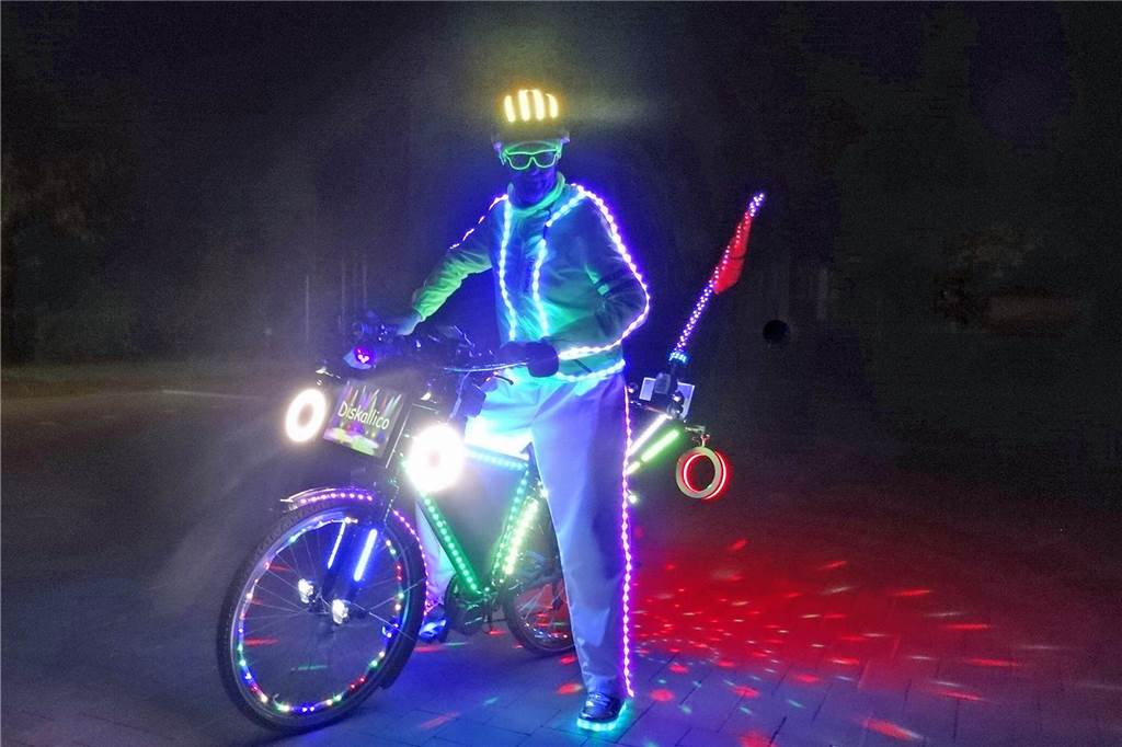 Karl Jehle mit seinem Licht- und Musik-Fahrrad namens Diskallico. Jetzt erlebte er eine ganz üble Reaktion.