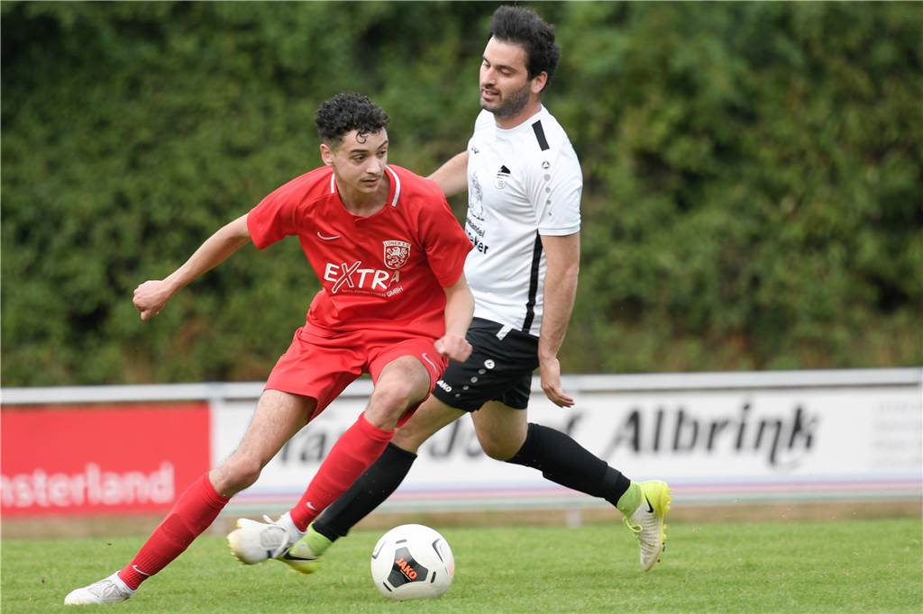 Rafik und Soufiane Halim – die Fußball-Brüder mit den Storchenbeinen Soufiane Halim - damals noch im Trikot des Lüner SV - spielt beim Westfalenligisten Brackel 06.