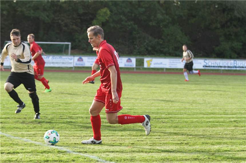 Souverän spielt Jugenddezernent Alexander Ruhe bei den Werner Allstars mit. Am Ende reichte es für den Sieg nicht.