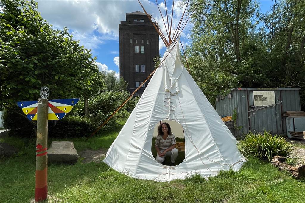 Sowohl bei der Gestaltung des Marterpfahls als auch beim Aufbau des Tipis waren die Kinder beteiligt. Für Yasmine Ait Ichou war die ganze Aktion ein voller Erfolg.