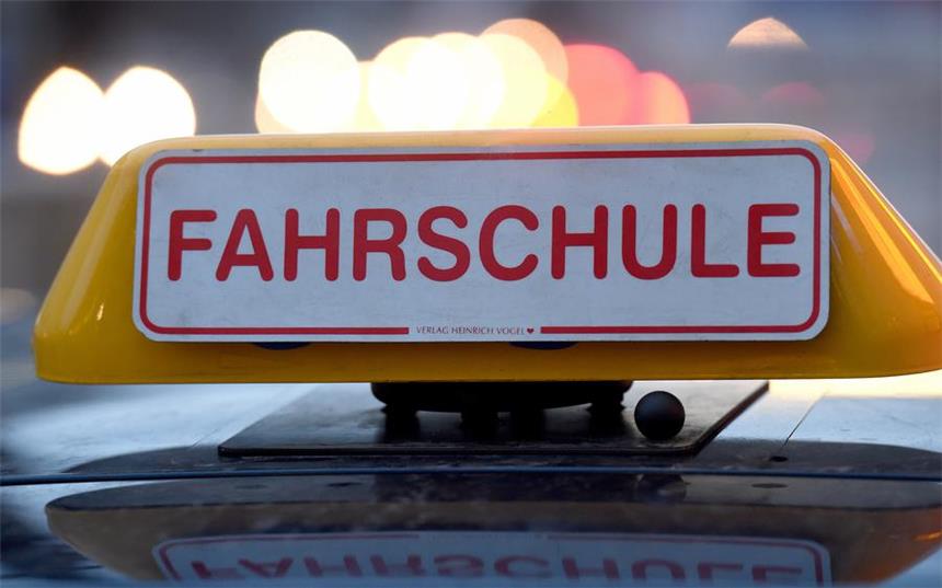 Tüv und Führerschein-Prüfgebühren werden teurer Sowohl die Führerschein-Prüfgebühren als auch die Auto-Hauptuntersuchung beim Tüv werden teurer.