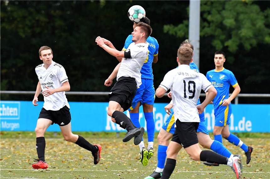 Lüner SV bittet zum Westfalenliga-Duell, VfB Lünen steht vor großer Herausforderung Sowohl die SG Gahmen (blaue Trikots) als auch der VfB Lünen stehen vor ihren ersten Testspielen der Wintervorbereitung.