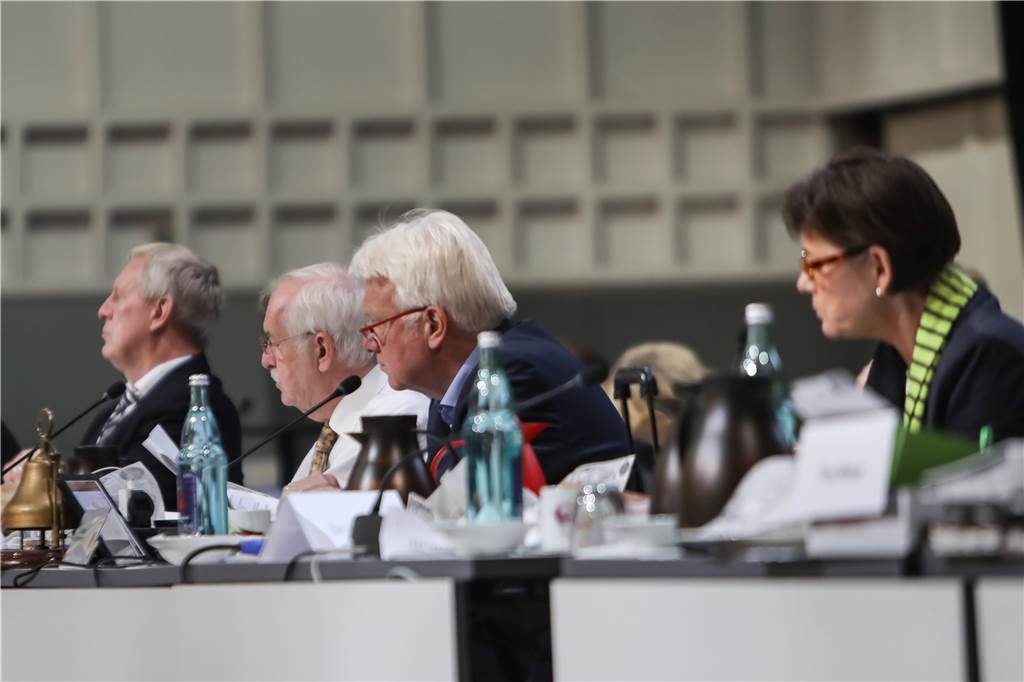 Letzte Sitzung: Alter Dortmunder Rat fällt noch Millionen-Beschlüsse Sowohl für Bürgermeisterin Birgit Jörder als auch OB Ullrich Sierau (von rechts), hier bei der Sitzung im Juni, wird es die letzten Ratssitzung sein. Manfred Sauer (2.v.l.) ist künftig nicht mehr als Bürgermeister dabei.