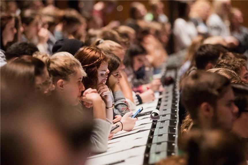 Soziale Arbeit, Kunststofftechnik oder Design studieren Soziale Arbeit oder Kunststofftechnik? Es werden neue Studiengänge angeboten. Foto: Rolf Vennenbernd