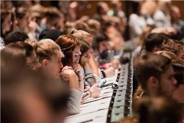 Soziale Arbeit oder Kunststofftechnik? Es werden neue Studiengänge angeboten. Foto: Rolf Vennenbernd